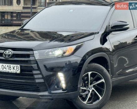 Черный Тойота Хайлендер, объемом двигателя 3.46 л и пробегом 49 тыс. км за 21700 $, фото 1 на Automoto.ua