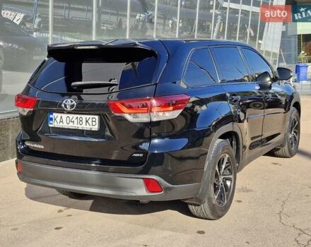 Черный Тойота Хайлендер, объемом двигателя 3.46 л и пробегом 49 тыс. км за 23700 $, фото 3 на Automoto.ua