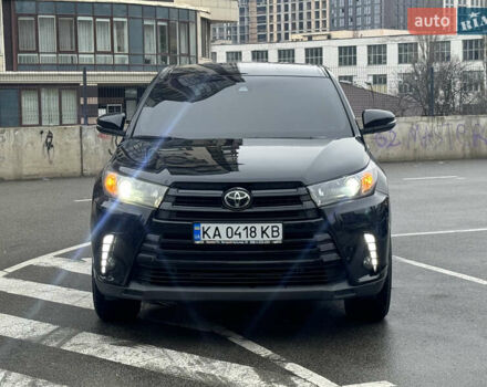 Черный Тойота Хайлендер, объемом двигателя 3.46 л и пробегом 49 тыс. км за 21700 $, фото 2 на Automoto.ua