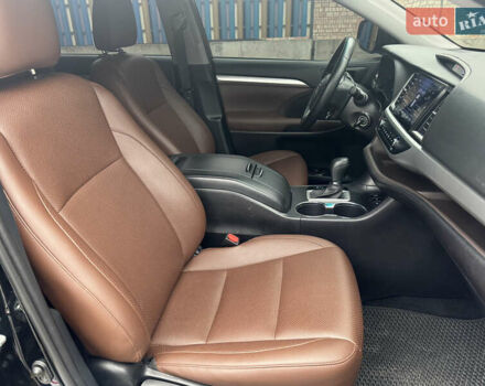 Черный Тойота Хайлендер, объемом двигателя 3.46 л и пробегом 49 тыс. км за 21700 $, фото 22 на Automoto.ua