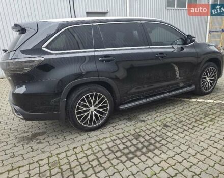 Черный Тойота Хайлендер, объемом двигателя 3.46 л и пробегом 193 тыс. км за 30000 $, фото 3 на Automoto.ua