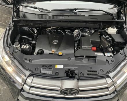 Черный Тойота Хайлендер, объемом двигателя 3.5 л и пробегом 97 тыс. км за 29999 $, фото 3 на Automoto.ua