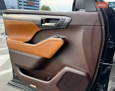 Тойота Хайлендер 2021 в Киеве на Automoto.ua Черный Тойота Хайлендер, объемом двигателя 3.46 л и пробегом 97 тыс. км за 46990 $, фото 44 на Automoto.ua