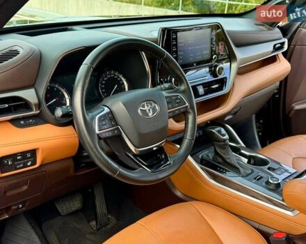 Тойота Хайлендер 2021 в Киеве на Automoto.ua Черный Тойота Хайлендер, объемом двигателя 3.46 л и пробегом 97 тыс. км за 46990 $, фото 20 на Automoto.ua