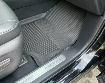 Тойота Хайлендер 2021 в Киеве на Automoto.ua Черный Тойота Хайлендер, объемом двигателя 3.46 л и пробегом 77 тыс. км за 46500 $, фото 10 на Automoto.ua