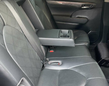 Тойота Хайлендер 2021 в Киеве на Automoto.ua Черный Тойота Хайлендер, объемом двигателя 3.46 л и пробегом 77 тыс. км за 46500 $, фото 6 на Automoto.ua