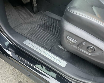 Тойота Хайлендер 2021 в Киеве на Automoto.ua Черный Тойота Хайлендер, объемом двигателя 3.46 л и пробегом 77 тыс. км за 46500 $, фото 23 на Automoto.ua