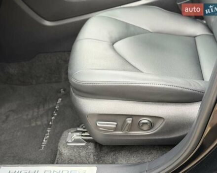 Черный Тойота Хайлендер, объемом двигателя 2.49 л и пробегом 18 тыс. км за 66700 $, фото 45 на Automoto.ua