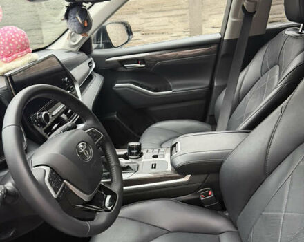 Черный Тойота Хайлендер, объемом двигателя 2.49 л и пробегом 18 тыс. км за 64000 $, фото 5 на Automoto.ua