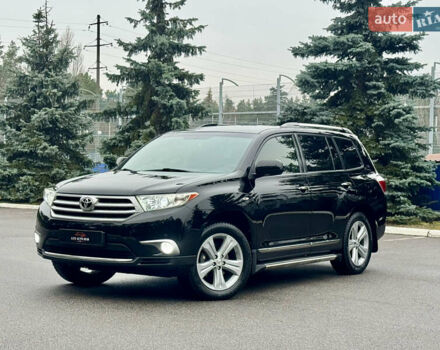Черный Тойота Хайлендер, объемом двигателя 3.46 л и пробегом 165 тыс. км за 15555 $, фото 1 на Automoto.ua