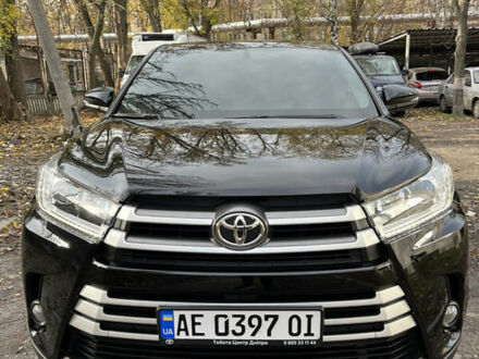 Черный Тойота Хайлендер, объемом двигателя 2.67 л и пробегом 106 тыс. км за 27000 $, фото 1 на Automoto.ua