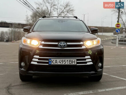 Черный Тойота Хайлендер, объемом двигателя 3.46 л и пробегом 126 тыс. км за 26800 $, фото 1 на Automoto.ua