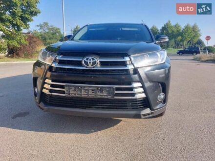 Черный Тойота Хайлендер, объемом двигателя 3.5 л и пробегом 155 тыс. км за 33700 $, фото 1 на Automoto.ua