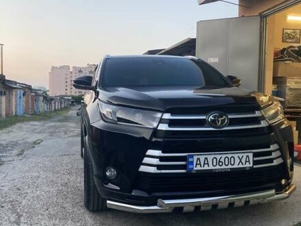 Тойота Хайлендер 2017 в Буче на Automoto.ua Черный Тойота Хайлендер, объемом двигателя 3.46 л и пробегом 110 тыс. км за 30500 $, фото 1 на Automoto.ua