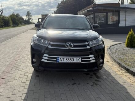 Черный Тойота Хайлендер, объемом двигателя 3.5 л и пробегом 393 тыс. км за 25000 $, фото 1 на Automoto.ua