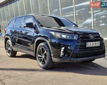 Черный Тойота Хайлендер, объемом двигателя 3.46 л и пробегом 49 тыс. км за 23700 $, фото 1 на Automoto.ua