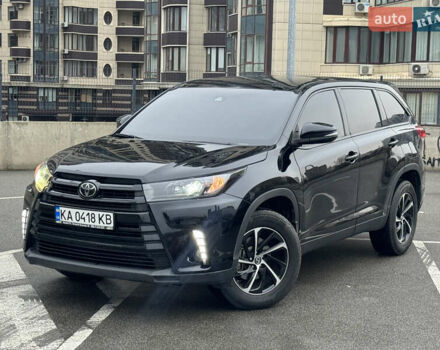 Черный Тойота Хайлендер, объемом двигателя 3.46 л и пробегом 49 тыс. км за 21700 $, фото 1 на Automoto.ua