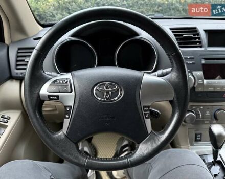 Червоний Тойота Хайлендер, об'ємом двигуна 3.5 л та пробігом 229 тис. км за 15500 $, фото 29 на Automoto.ua