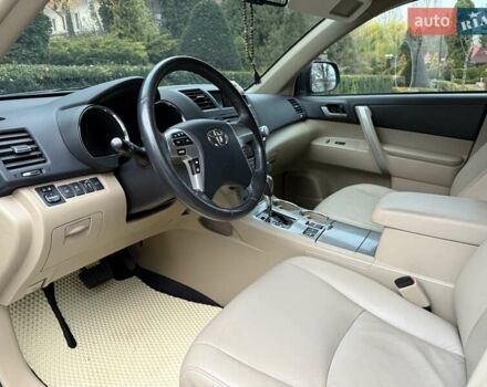 Червоний Тойота Хайлендер, об'ємом двигуна 3.5 л та пробігом 229 тис. км за 15500 $, фото 27 на Automoto.ua