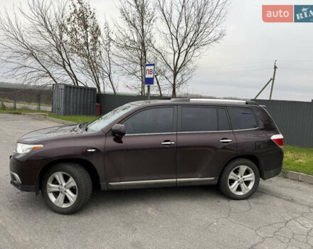 Красный Тойота Хайлендер, объемом двигателя 3.46 л и пробегом 212 тыс. км за 16500 $, фото 3 на Automoto.ua