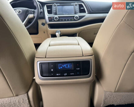 Красный Тойота Хайлендер, объемом двигателя 3.49 л и пробегом 224 тыс. км за 17300 $, фото 37 на Automoto.ua