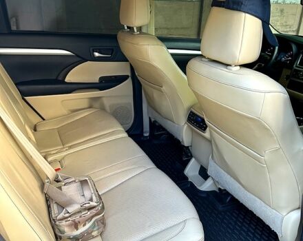 Красный Тойота Хайлендер, объемом двигателя 3.5 л и пробегом 215 тыс. км за 21000 $, фото 6 на Automoto.ua