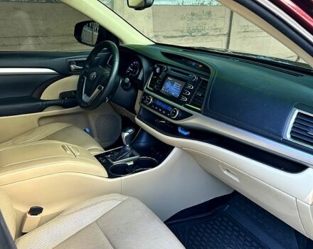 Красный Тойота Хайлендер, объемом двигателя 3.5 л и пробегом 215 тыс. км за 21000 $, фото 5 на Automoto.ua