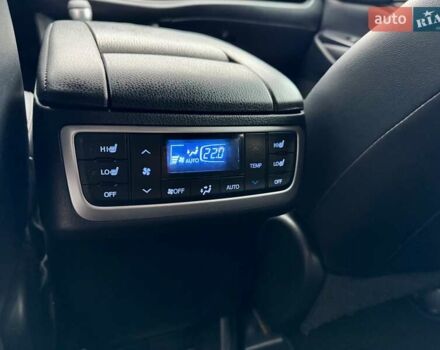 Красный Тойота Хайлендер, объемом двигателя 3.5 л и пробегом 205 тыс. км за 21900 $, фото 19 на Automoto.ua