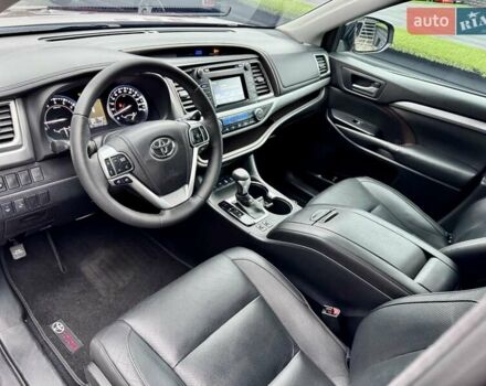 Красный Тойота Хайлендер, объемом двигателя 3.5 л и пробегом 205 тыс. км за 21900 $, фото 13 на Automoto.ua