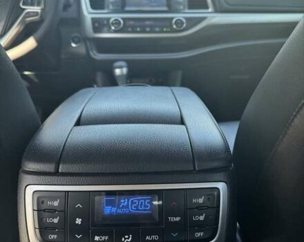 Красный Тойота Хайлендер, объемом двигателя 3.55 л и пробегом 198 тыс. км за 22600 $, фото 22 на Automoto.ua