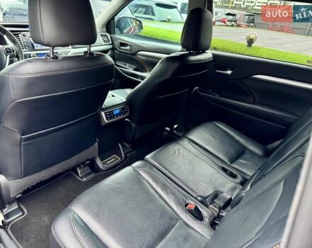 Красный Тойота Хайлендер, объемом двигателя 3.5 л и пробегом 205 тыс. км за 21900 $, фото 18 на Automoto.ua