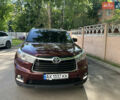 Красный Тойота Хайлендер, объемом двигателя 3.5 л и пробегом 205 тыс. км за 24000 $, фото 1 на Automoto.ua