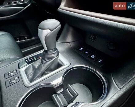 Красный Тойота Хайлендер, объемом двигателя 3.5 л и пробегом 205 тыс. км за 21900 $, фото 44 на Automoto.ua