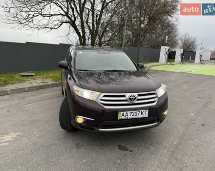 Красный Тойота Хайлендер, объемом двигателя 3.46 л и пробегом 212 тыс. км за 16500 $, фото 1 на Automoto.ua