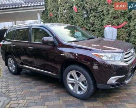 Красный Тойота Хайлендер, объемом двигателя 3.46 л и пробегом 136 тыс. км за 20900 $, фото 1 на Automoto.ua