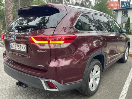 Тойота Хайлендер 2017 в Киеве на Automoto.ua Красный Тойота Хайлендер, объемом двигателя 3.5 л и пробегом 180 тыс. км за 31500 $, фото 1 на Automoto.ua