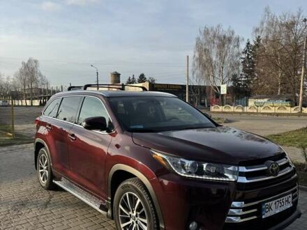 Красный Тойота Хайлендер, объемом двигателя 3.46 л и пробегом 135 тыс. км за 28500 $, фото 1 на Automoto.ua