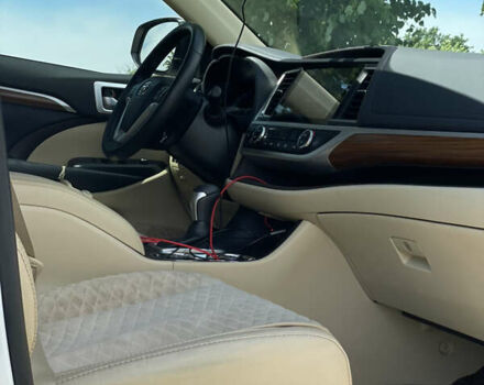 Тойота Хайлендер, объемом двигателя 3.46 л и пробегом 39 тыс. км за 42800 $, фото 6 на Automoto.ua