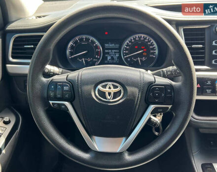 Жовтий Тойота Хайлендер, об'ємом двигуна 3.5 л та пробігом 235 тис. км за 19999 $, фото 4 на Automoto.ua