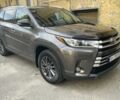 Серый Тойота Хайлендер, объемом двигателя 2.7 л и пробегом 172 тыс. км за 30098 $, фото 1 на Automoto.ua