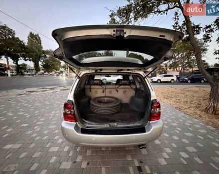 Серый Тойота Хайлендер, объемом двигателя 2.4 л и пробегом 279 тыс. км за 7999 $, фото 67 на Automoto.ua