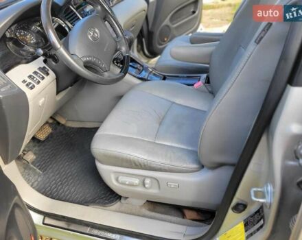 Серый Тойота Хайлендер, объемом двигателя 3.3 л и пробегом 250 тыс. км за 10000 $, фото 9 на Automoto.ua