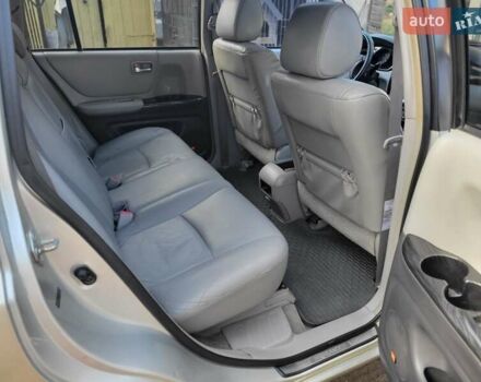 Серый Тойота Хайлендер, объемом двигателя 3.3 л и пробегом 250 тыс. км за 10000 $, фото 8 на Automoto.ua