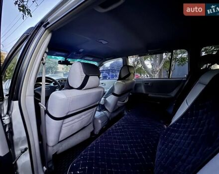 Серый Тойота Хайлендер, объемом двигателя 2.4 л и пробегом 279 тыс. км за 7999 $, фото 64 на Automoto.ua