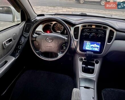 Серый Тойота Хайлендер, объемом двигателя 2.4 л и пробегом 279 тыс. км за 7999 $, фото 62 на Automoto.ua