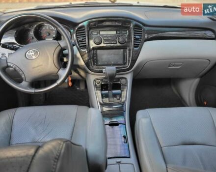 Серый Тойота Хайлендер, объемом двигателя 3.3 л и пробегом 250 тыс. км за 10000 $, фото 6 на Automoto.ua