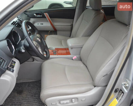 Серый Тойота Хайлендер, объемом двигателя 3.5 л и пробегом 221 тыс. км за 11500 $, фото 20 на Automoto.ua