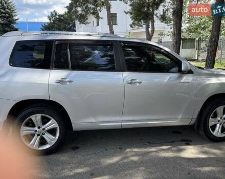 Тойота Хайлендер 2008 в Ирпене на Automoto.ua Серый Тойота Хайлендер, объемом двигателя 3.46 л и пробегом 389 тыс. км за 12500 $, фото 2 на Automoto.ua