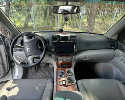 Тойота Хайлендер 2008 в Киеве на Automoto.ua Серый Тойота Хайлендер, объемом двигателя 3.5 л и пробегом 389 тыс. км за 12500 $, фото 6 на Automoto.ua