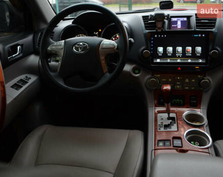 Серый Тойота Хайлендер, объемом двигателя 3.5 л и пробегом 221 тыс. км за 11500 $, фото 9 на Automoto.ua